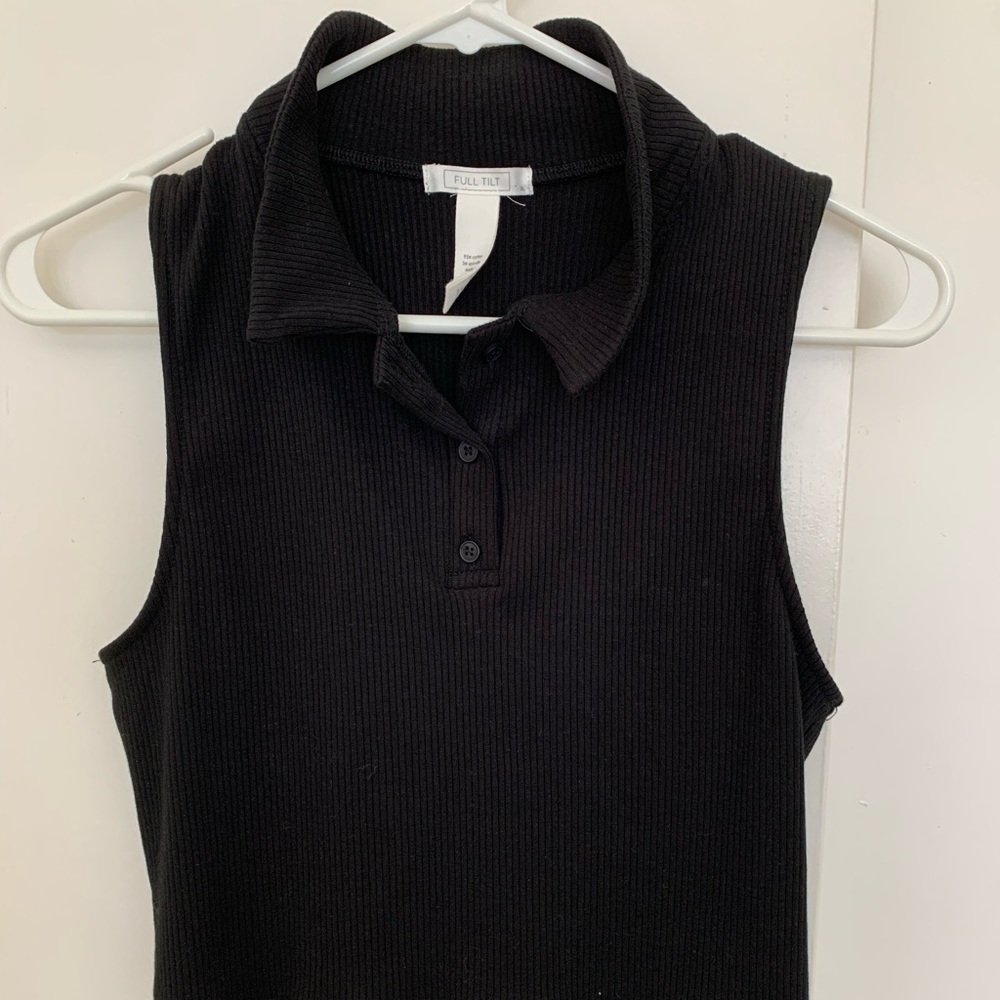 Tilly’s cropped color top